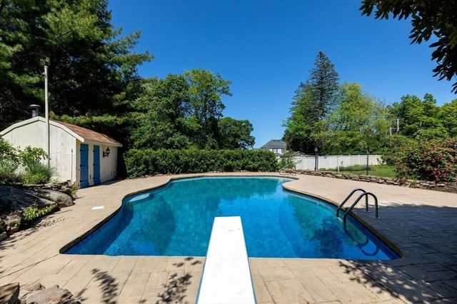 129 Elm Street, Kingston, MA 02364