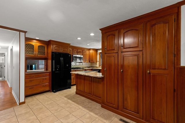 129 Elm Street, Kingston, MA 02364