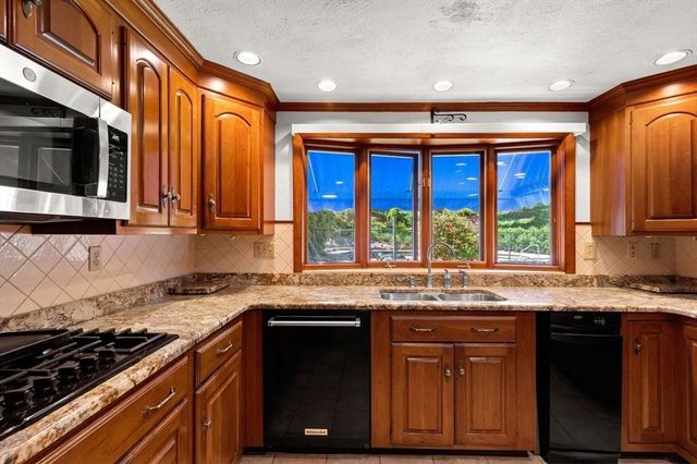 129 Elm Street, Kingston, MA 02364