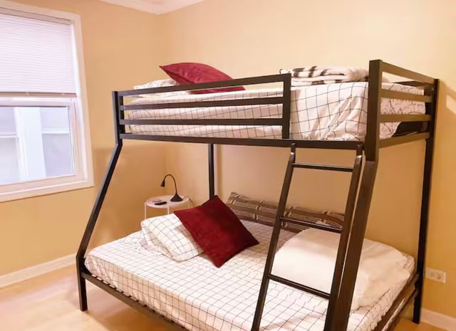 1028 W 20th Place 1, Chicago, IL 60608