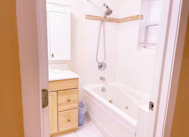 1028 W 20th Place 1, Chicago, IL 60608