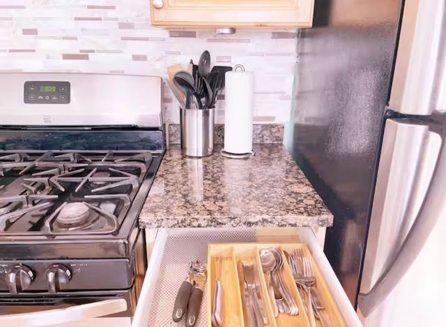 1028 W 20th Place 1, Chicago, IL 60608