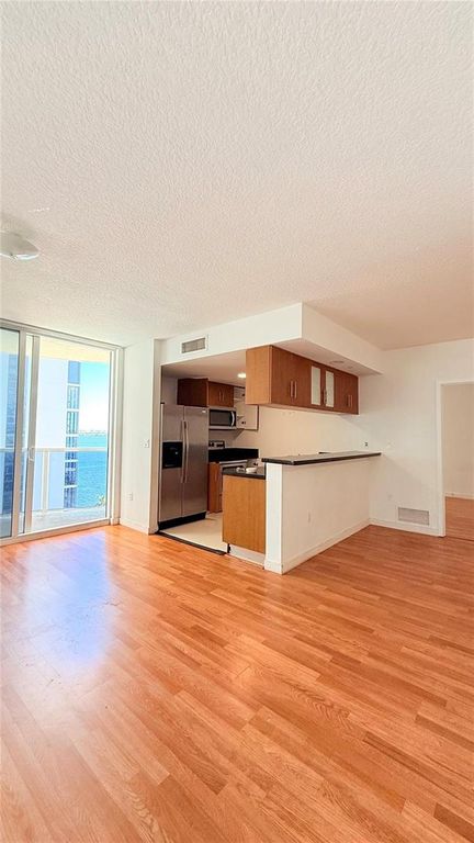 601 NE 23rd Street 902, Miami, FL 33137