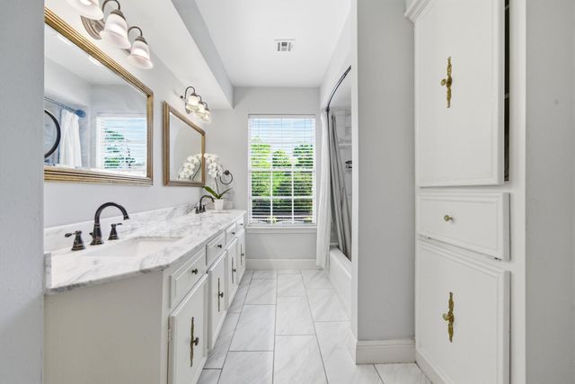 15814 Fleetwood Oaks Drive, Houston, TX 77079