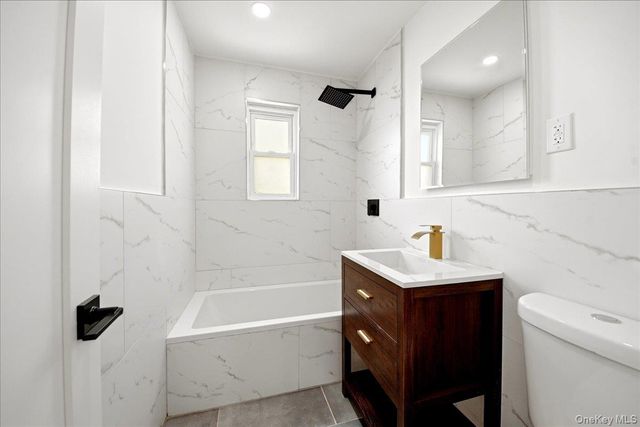 4135 Murdock Avenue, Bronx, NY 10466
