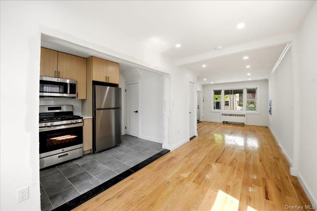 4135 Murdock Avenue, Bronx, NY 10466