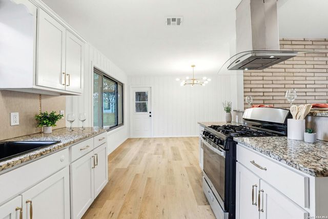 227 W Glenview, San Antonio, TX 78228