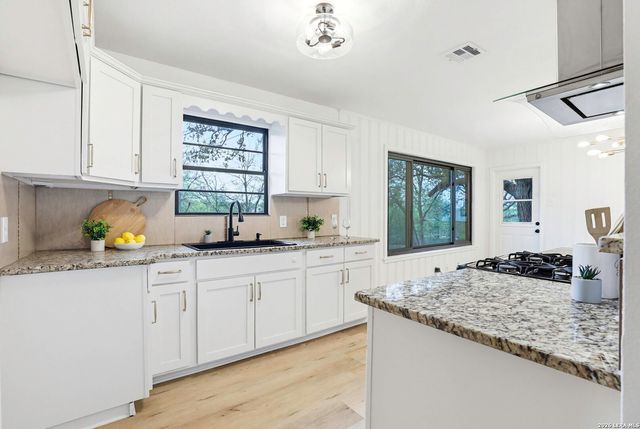 227 W Glenview, San Antonio, TX 78228