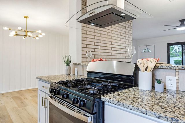 227 W Glenview, San Antonio, TX 78228