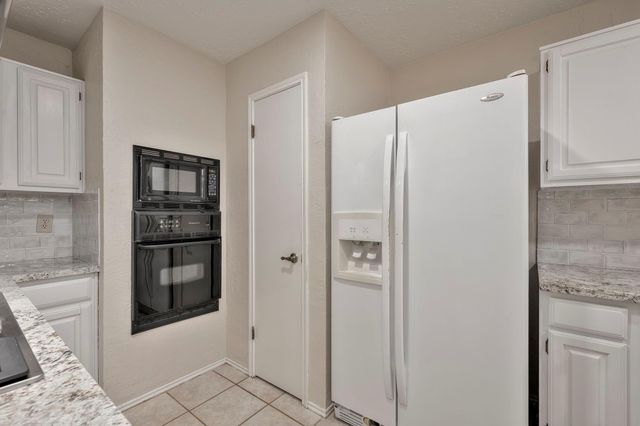 2011 Creek Valley Lane, Sugar Land, TX 77478