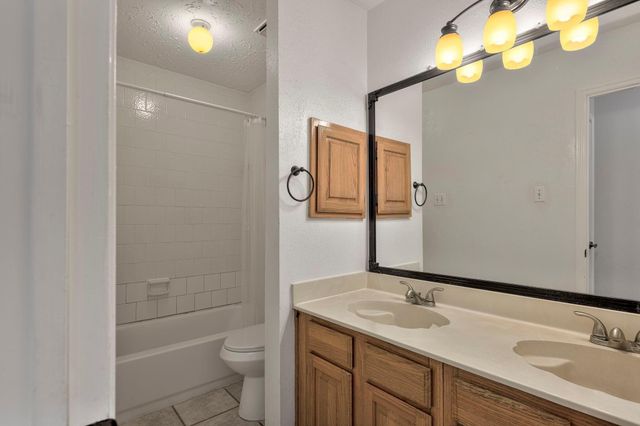 2011 Creek Valley Lane, Sugar Land, TX 77478