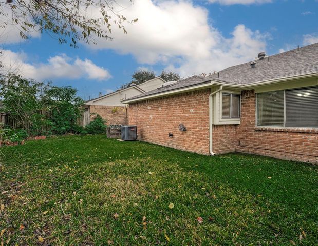 2011 Creek Valley Lane, Sugar Land, TX 77478