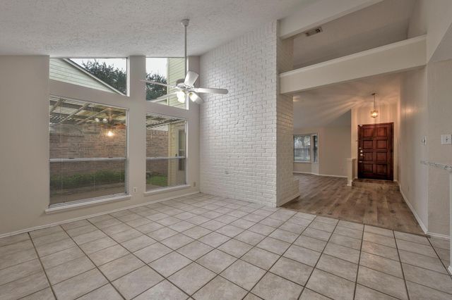 2011 Creek Valley Lane, Sugar Land, TX 77478