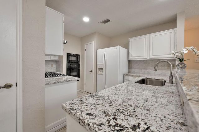 2011 Creek Valley Lane, Sugar Land, TX 77478