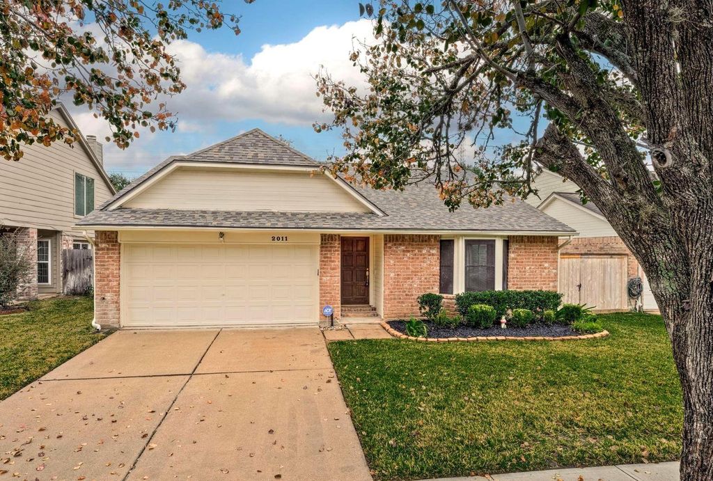 2011 Creek Valley Lane, Sugar Land, TX 77478