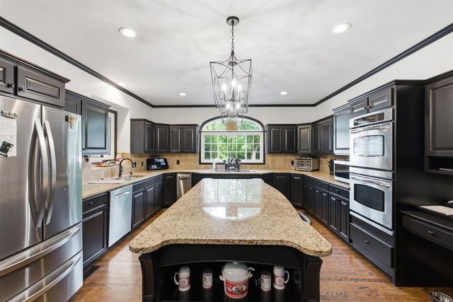 419 N Brook Forest Rd, Derby, KS 67037