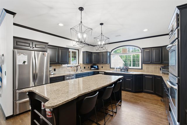 419 N Brook Forest Rd, Derby, KS 67037