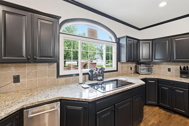 419 N Brook Forest Rd, Derby, KS 67037