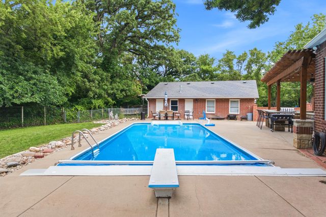419 N Brook Forest Rd, Derby, KS 67037