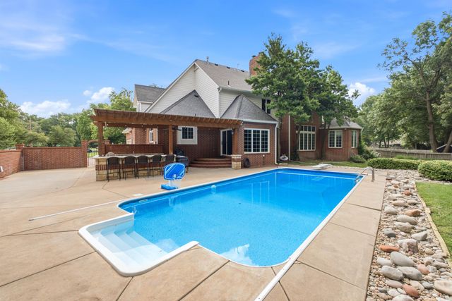 419 N Brook Forest Rd, Derby, KS 67037