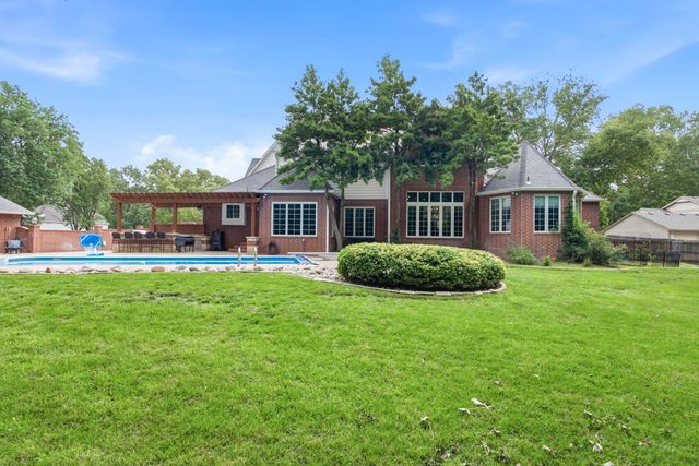 419 N Brook Forest Rd, Derby, KS 67037