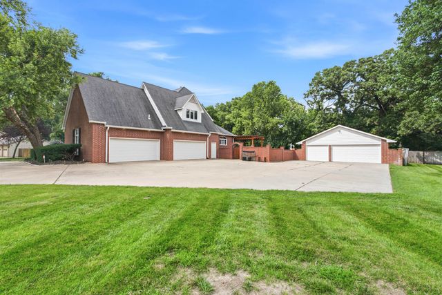 419 N Brook Forest Rd, Derby, KS 67037