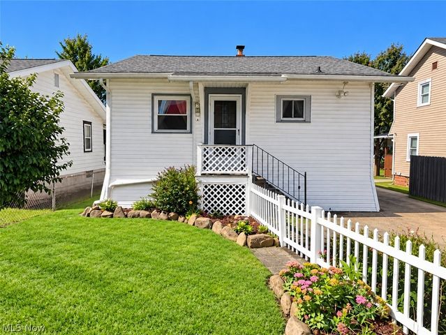 1131 Murray Avenue, Akron, OH 44310