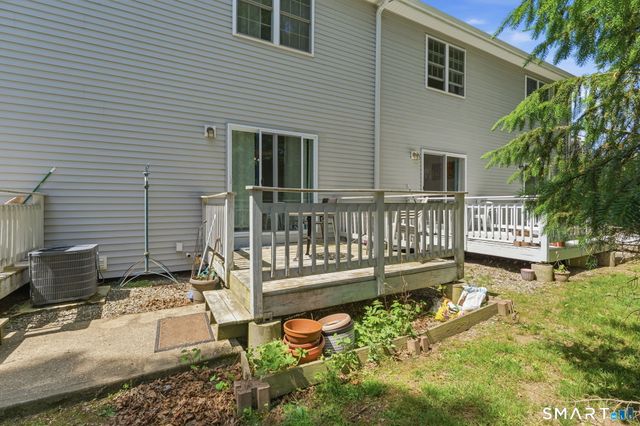 35 Harbor View Lane 35, Norwich, CT 06360