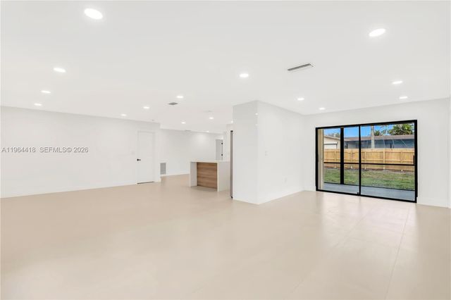 9461 NW 19th Pl, Sunrise, FL 33322