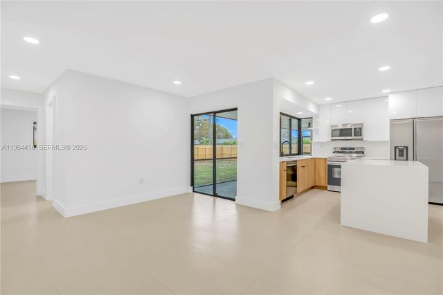 9461 NW 19th Pl, Sunrise, FL 33322