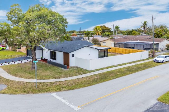 9461 NW 19th Pl, Sunrise, FL 33322