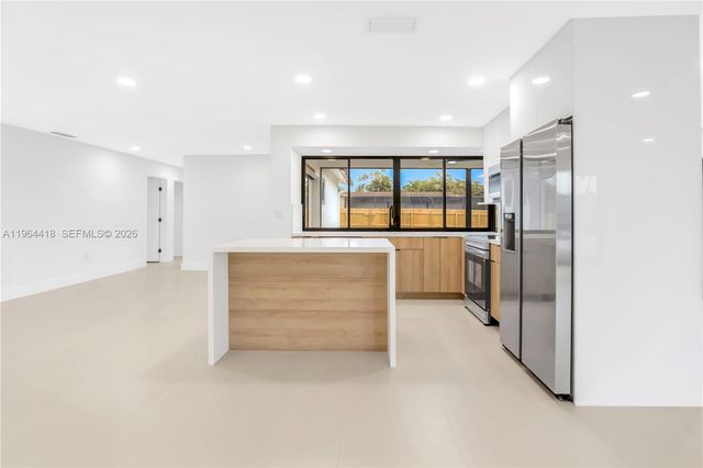 9461 NW 19th Pl, Sunrise, FL 33322