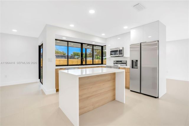 9461 NW 19th Pl, Sunrise, FL 33322