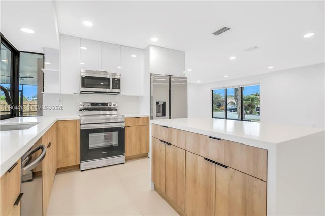 9461 NW 19th Pl, Sunrise, FL 33322