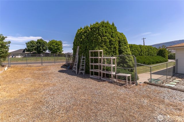 695 S Lyle Avenue, East Wenatchee, WA 98802