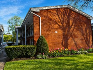 323 N Princeton Avenue 1, Villa Park, IL 60181