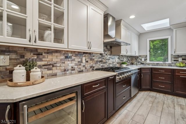 19 Colonial Way, New Providence Boro, NJ 07974