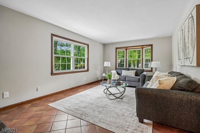 19 Colonial Way, New Providence Boro, NJ 07974