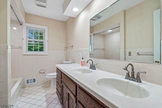 19 Colonial Way, New Providence Boro, NJ 07974