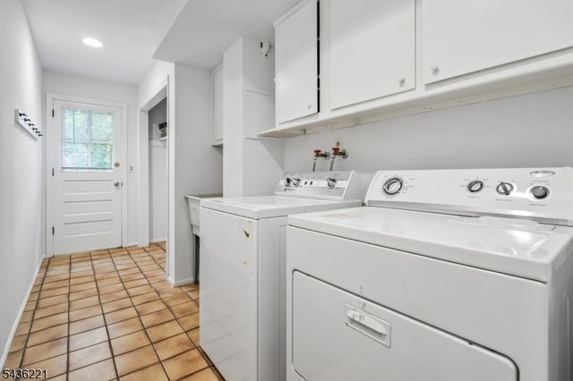 19 Colonial Way, New Providence Boro, NJ 07974