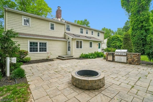 19 Colonial Way, New Providence Boro, NJ 07974
