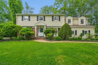 19 Colonial Way, New Providence Boro, NJ 07974