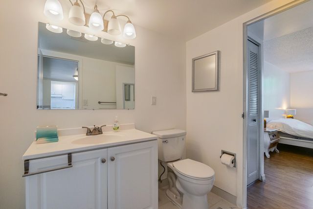4851 NW 26th Court 336, Lauderdale Lakes, FL 33313