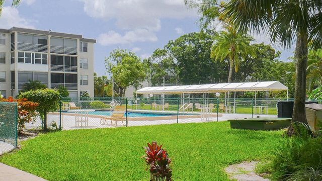 4851 NW 26th Court 336, Lauderdale Lakes, FL 33313