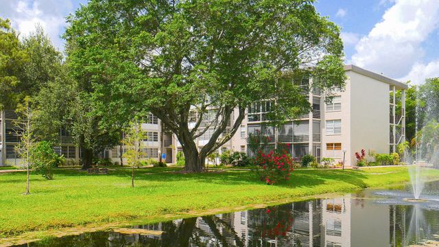 4851 NW 26th Court 336, Lauderdale Lakes, FL 33313