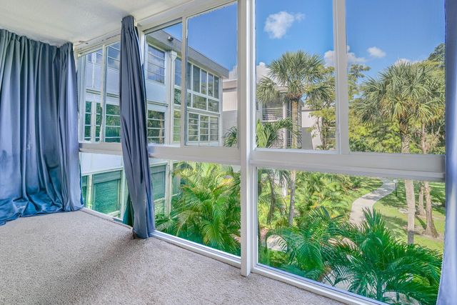 4851 NW 26th Court 336, Lauderdale Lakes, FL 33313
