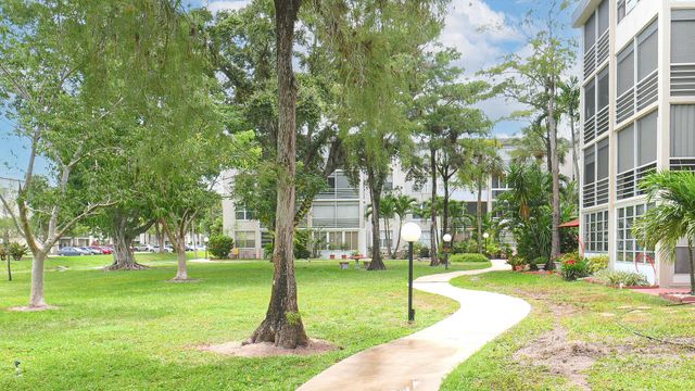 4851 NW 26th Court 336, Lauderdale Lakes, FL 33313