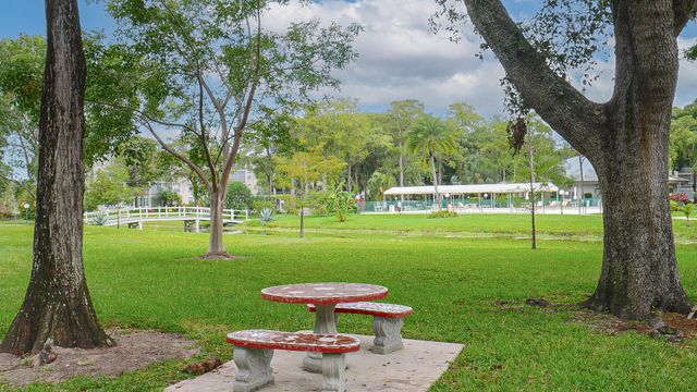 4851 NW 26th Court 336, Lauderdale Lakes, FL 33313