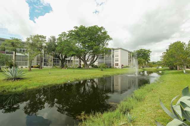4851 NW 26th Court 336, Lauderdale Lakes, FL 33313