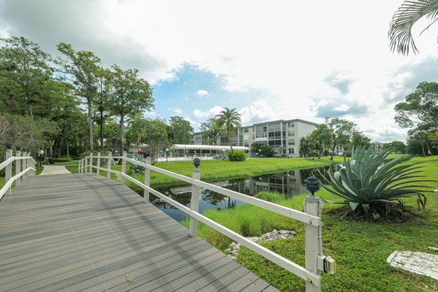4851 NW 26th Court 336, Lauderdale Lakes, FL 33313